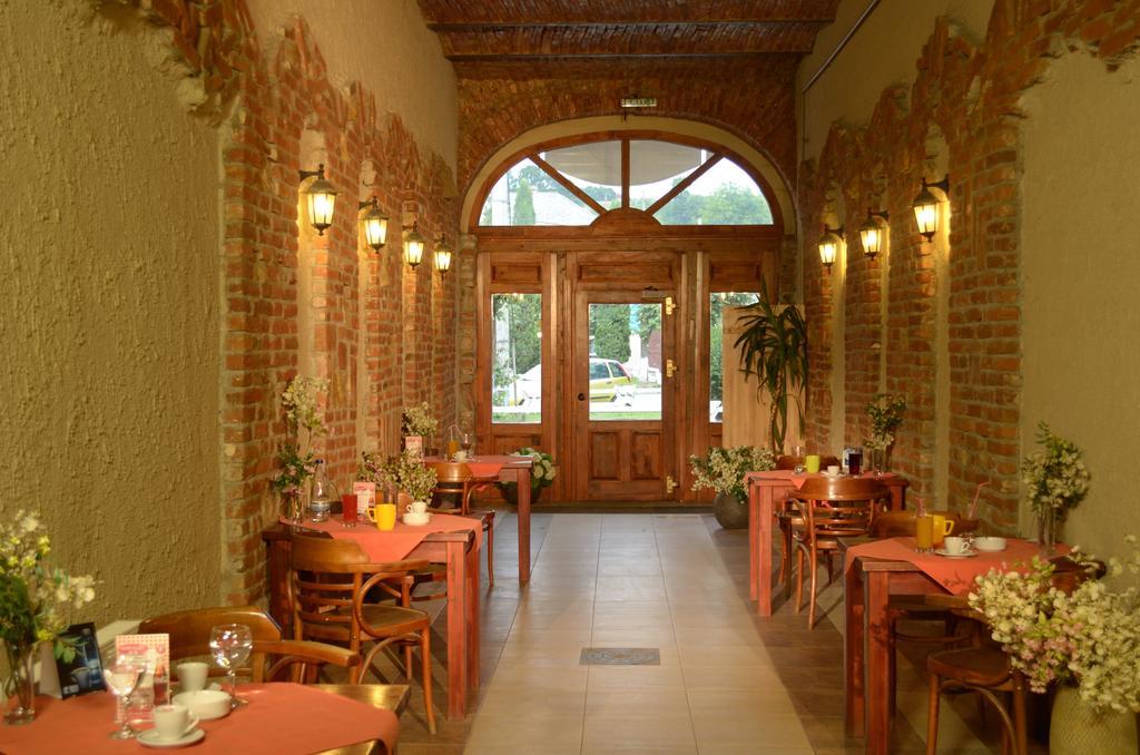 Casa Preturii Hotel Tirgu Lapus Exterior photo